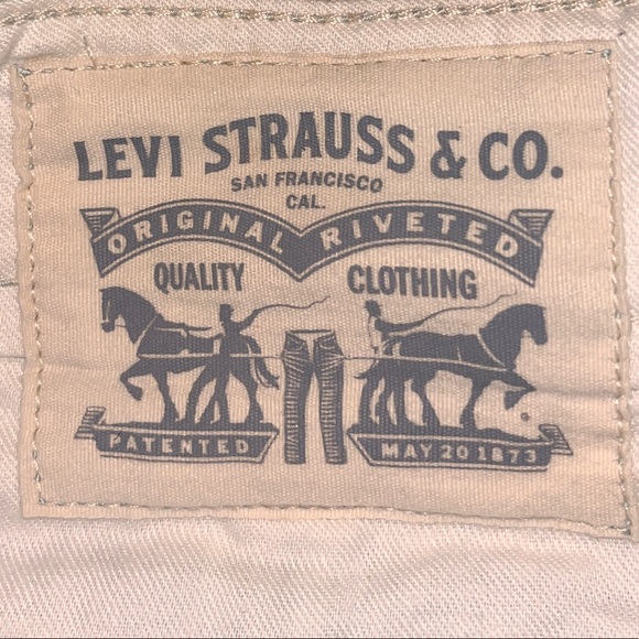 Off-white 30W Levi’s shorts. - Picture 2 of 3